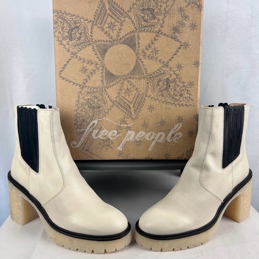 Free People James Chelsea White Leather Lug Sole Chunky Heel Boots Sz 9.5, NWT